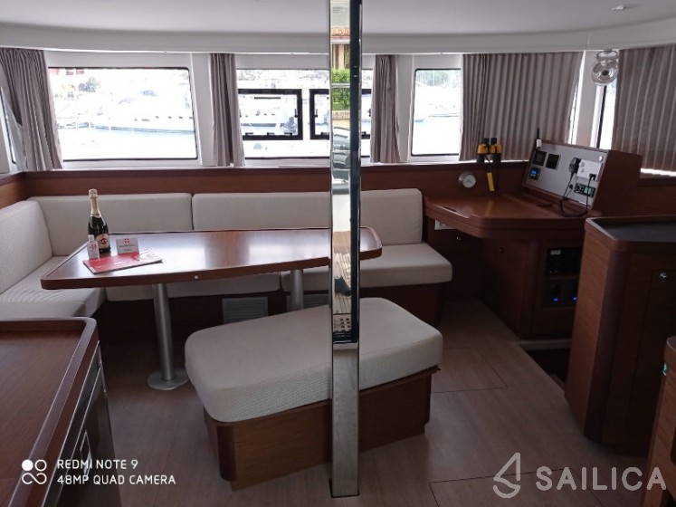 Lagoon 42 - Yacht Charter Sailica