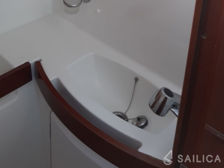 Lagoon 42 - Yacht Charter Sailica