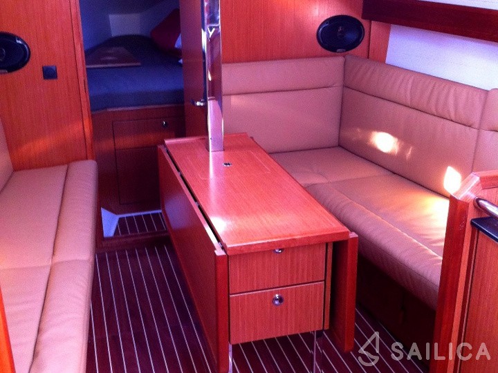Bavaria 32 Cruiser - Yacht Charter Sailica