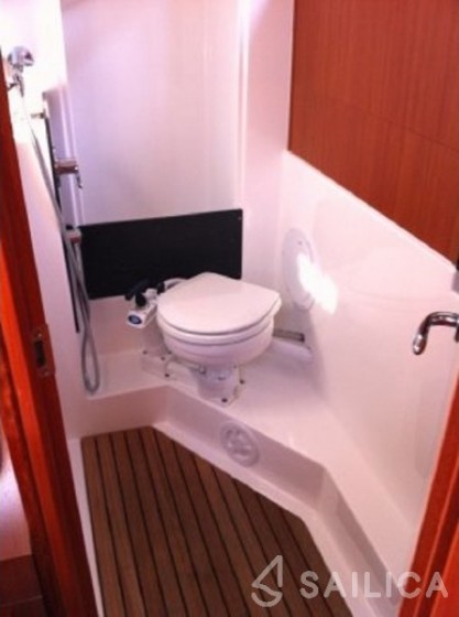 Bavaria 32 Cruiser - Yacht Charter Sailica