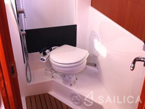 Bavaria 32 Cruiser - Yacht Charter Sailica