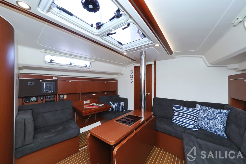 Hanse 415 - Yacht Charter Sailica