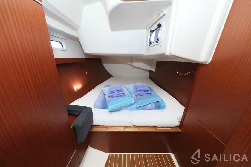 Hanse 415 - Yacht Charter Sailica