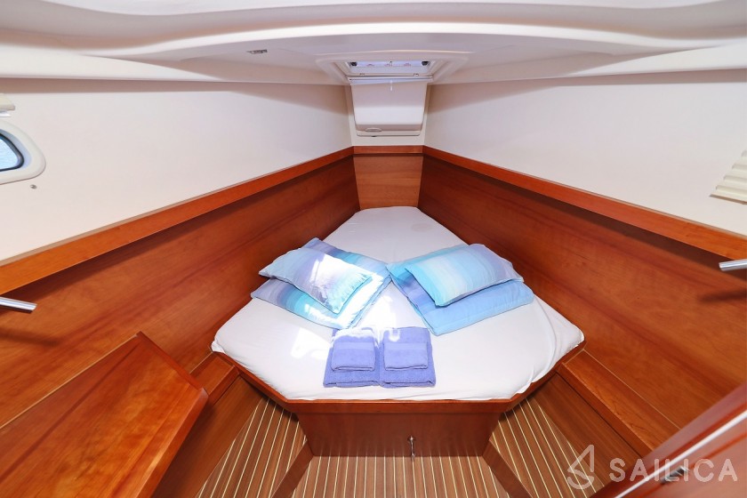 Hanse 415 - Yacht Charter Sailica