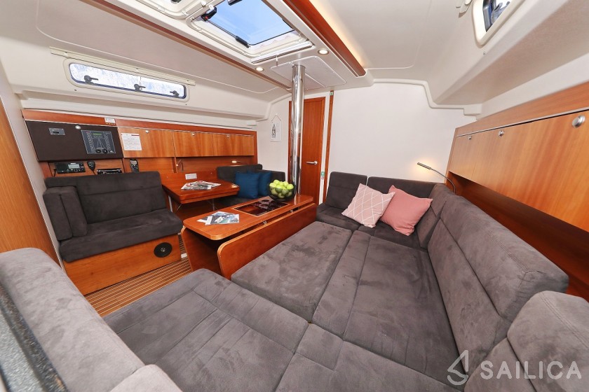 Hanse 415 - Yacht Charter Sailica