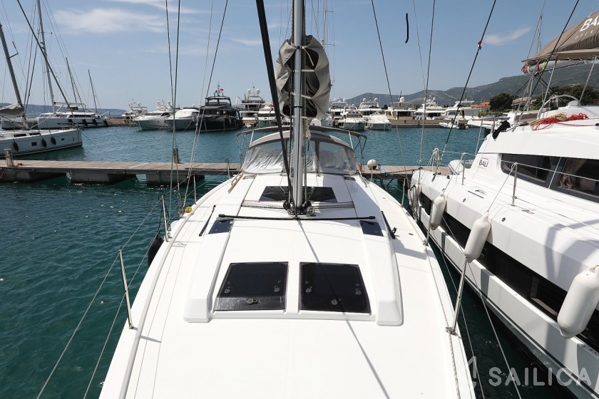 Hanse 455 - Yacht Charter Sailica