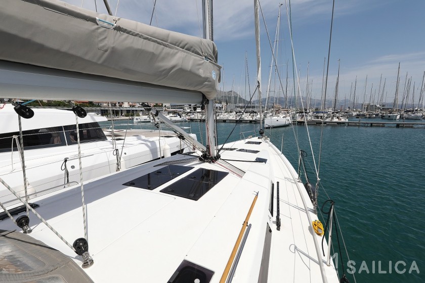 Hanse 455 - Yacht Charter Sailica