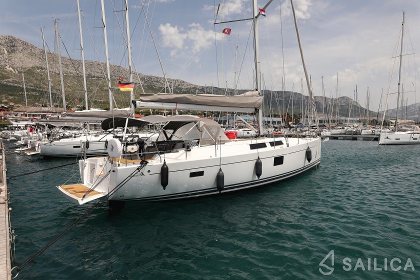 Hanse 455 - Yacht Charter Sailica