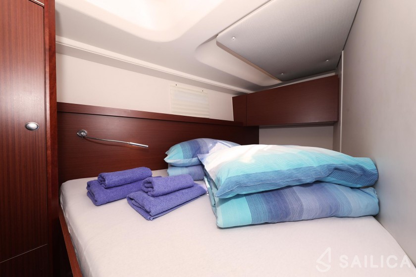 Hanse 505 - 5 + 1 cab. - Yacht Charter Sailica