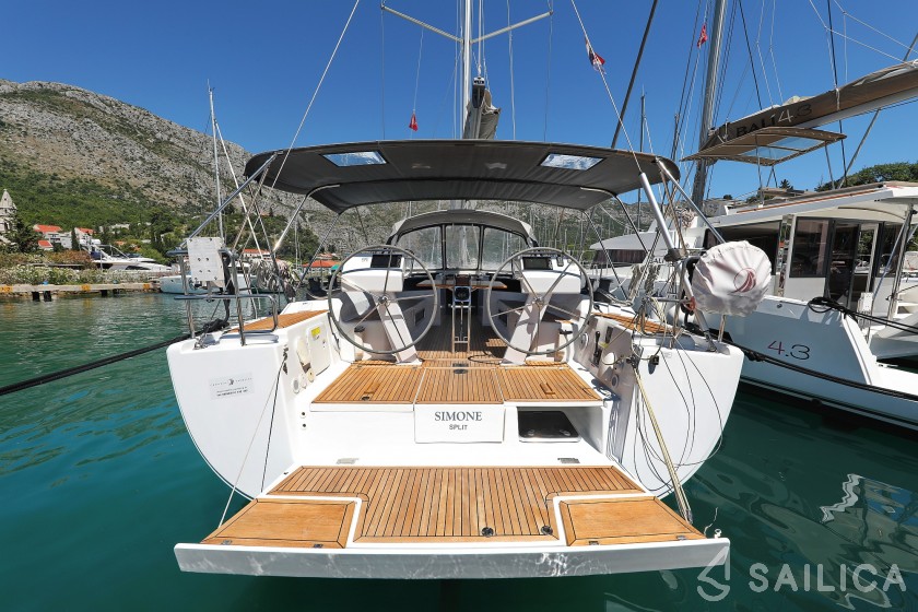 Hanse 505 - 5 + 1 cab. - Yacht Charter Sailica