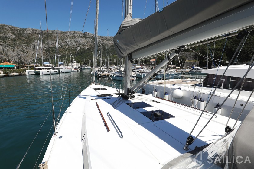 Hanse 505 - 5 + 1 cab. - Yacht Charter Sailica