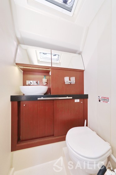 Hanse 505 - 5 + 1 cab. - Yacht Charter Sailica