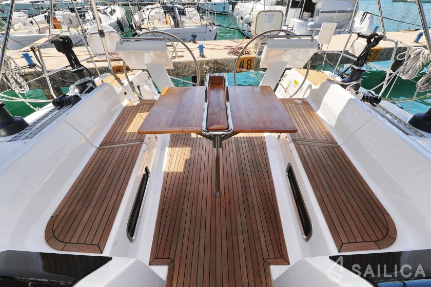 Hanse 505 - 5 + 1 cab. - Yacht Charter Sailica