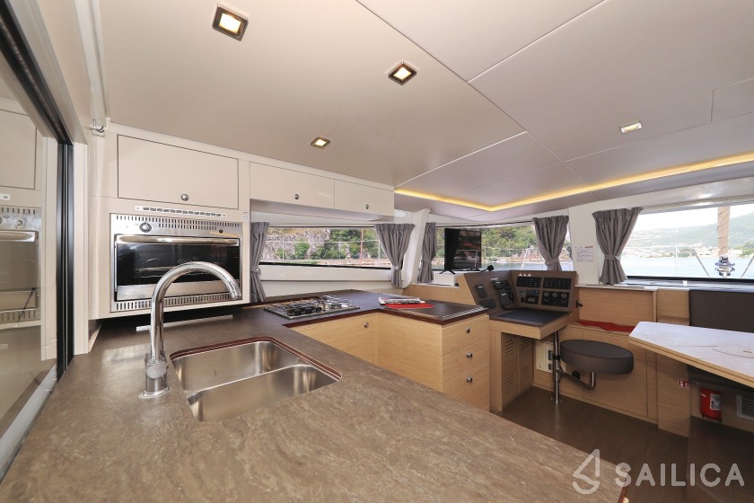 Bali 4.5 - Yacht Charter Sailica