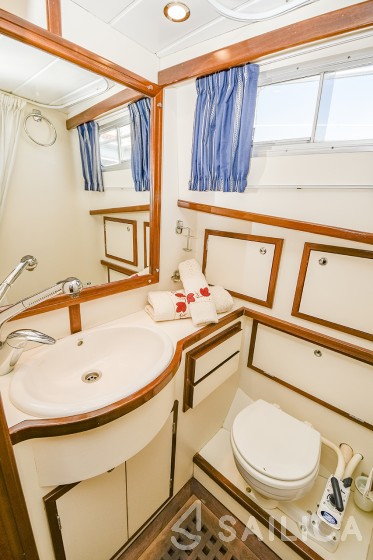 Menorquin 100 - Yacht Charter Sailica