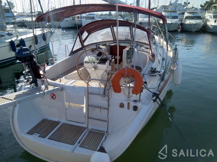 Oceanis Clipper 411 - 4 cab. - Yacht Charter Sailica