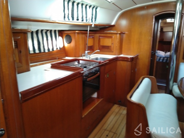 Oceanis Clipper 411 - 4 cab. - Yacht Charter Sailica