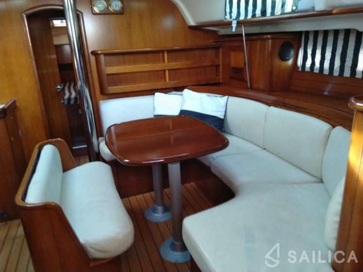 Oceanis Clipper 411 - 4 cab. - Yacht Charter Sailica