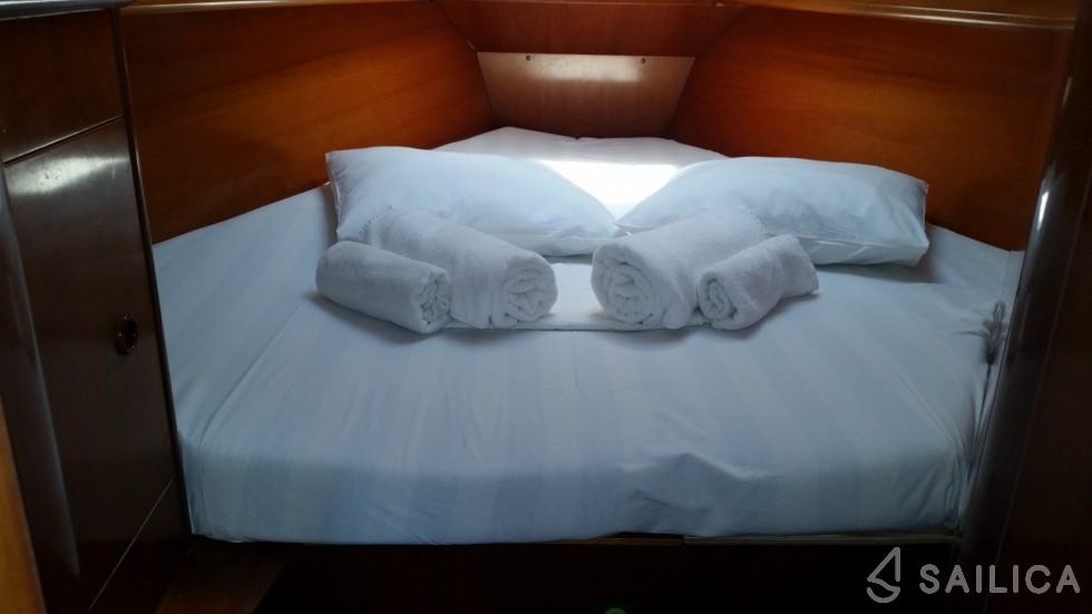 Oceanis Clipper 411 - 4 cab. - Yacht Charter Sailica