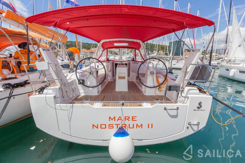 Oceanis 38.1 - Yacht Charter Sailica