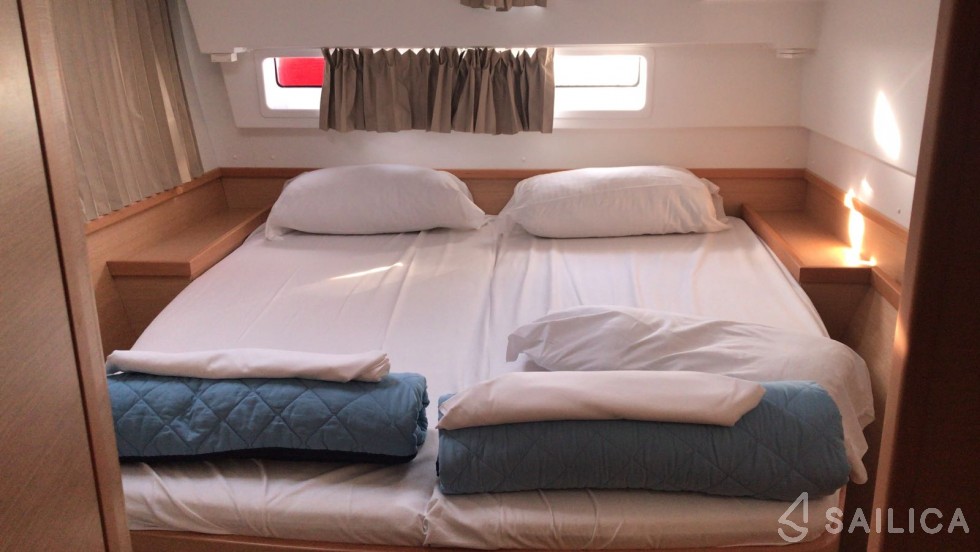 Lagoon 42 - Yacht Charter Sailica