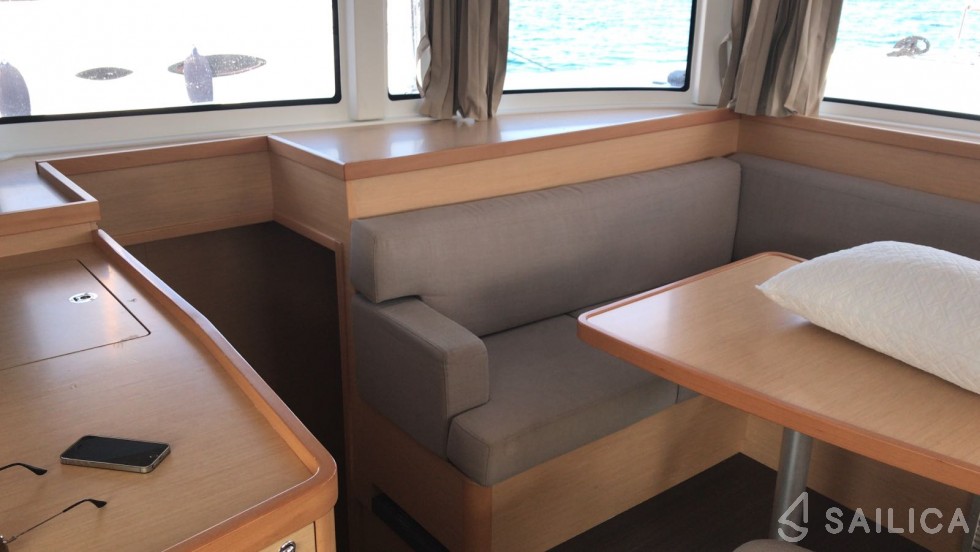 Lagoon 42 - Yacht Charter Sailica