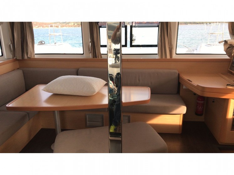 Lagoon 42 - Yacht Charter Sailica