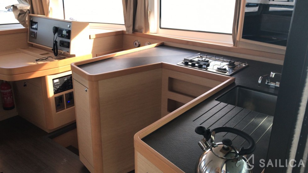 Lagoon 42 - Yacht Charter Sailica