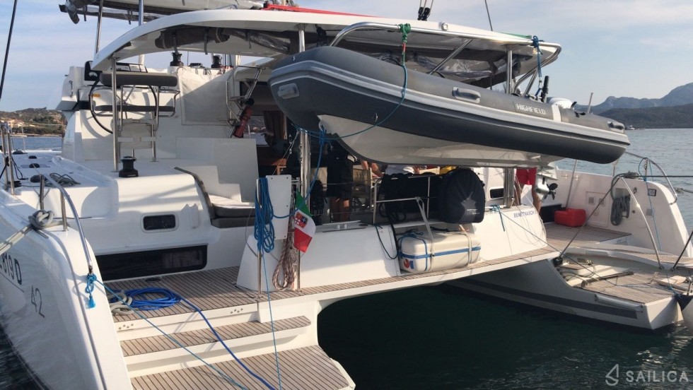 Lagoon 42 - Yacht Charter Sailica