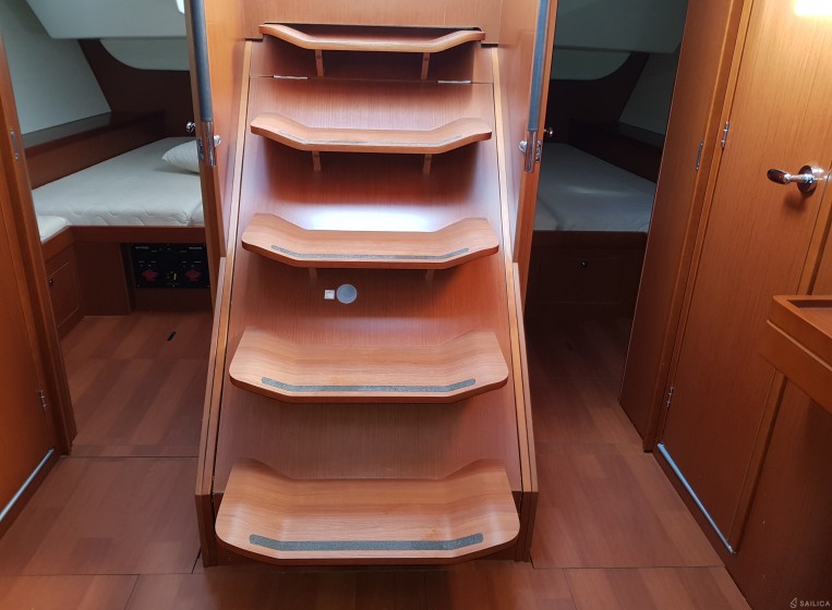 Oceanis 48 - Yacht Charter Sailica