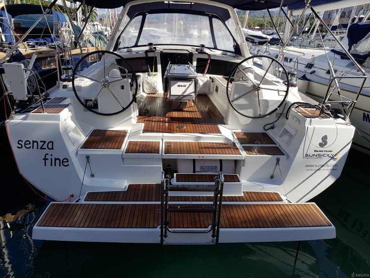 Oceanis 48 - Yacht Charter Sailica