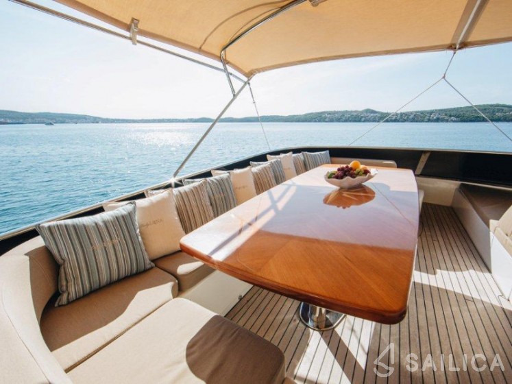 Amer 86 - Yacht Charter Sailica