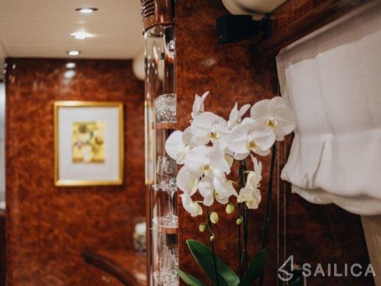 Amer 86 - Yacht Charter Sailica