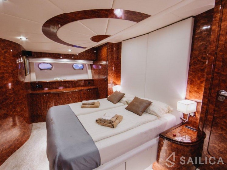 Amer 86 - Yacht Charter Sailica
