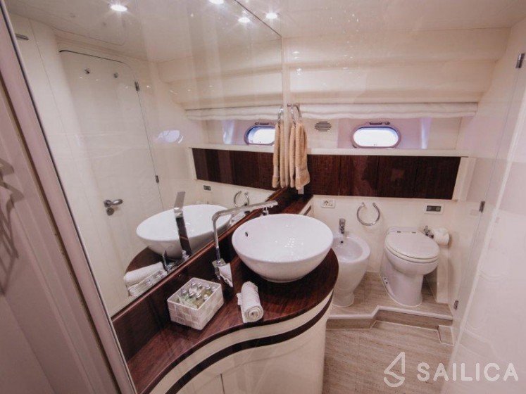 Amer 86 - Yacht Charter Sailica