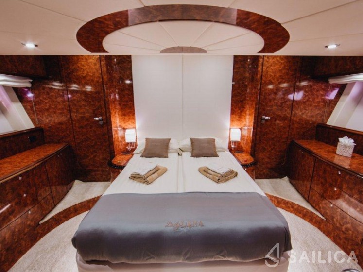 Amer 86 - Yacht Charter Sailica