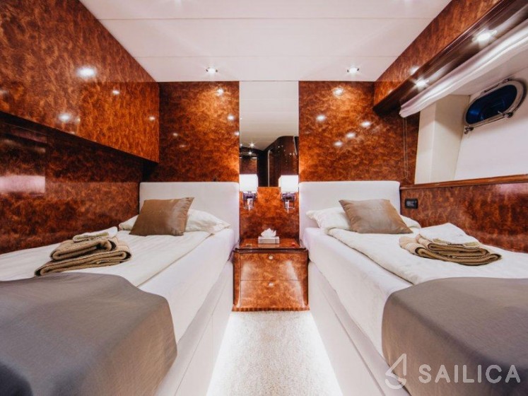 Amer 86 - Yacht Charter Sailica