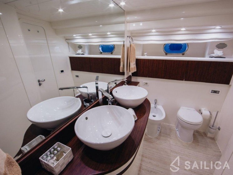 Amer 86 - Yacht Charter Sailica