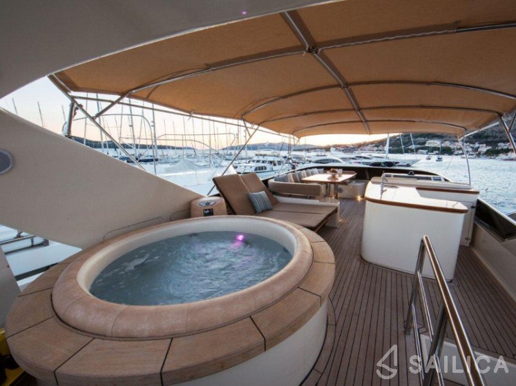 Amer 86 - Yacht Charter Sailica