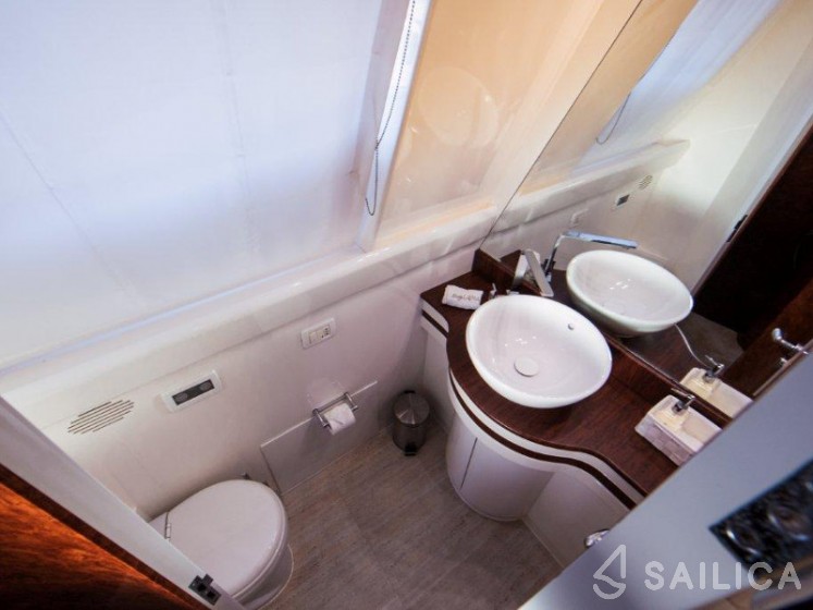 Amer 86 - Yacht Charter Sailica