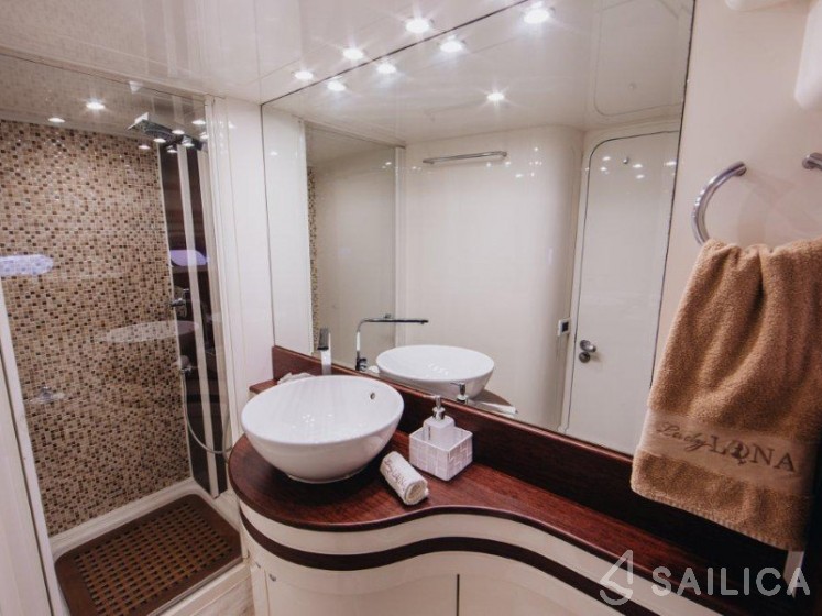 Amer 86 - Yacht Charter Sailica