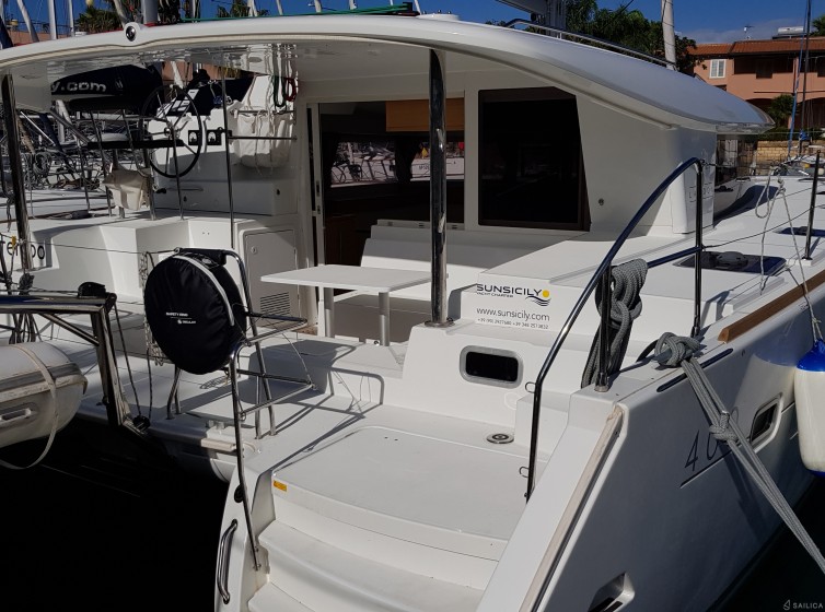 Lagoon 400 S2 - Yacht Charter Sailica