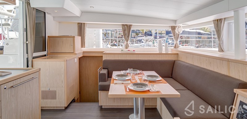 Lagoon 400 S2 - Yacht Charter Sailica