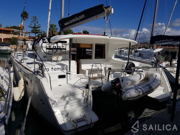 Lagoon 400 S2 - Yacht Charter Sailica