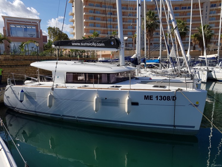 Lagoon 400 S2 - Yacht Charter Sailica