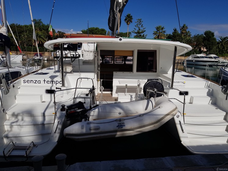 Lagoon 400 S2 - Yacht Charter Sailica