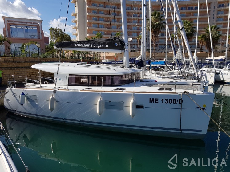 Lagoon 400 S2 - Yacht Charter Sailica