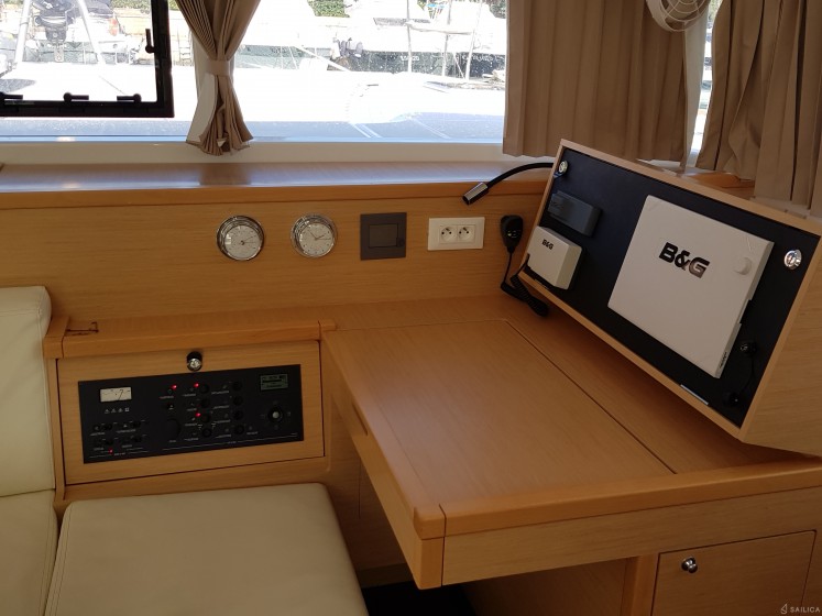 Lagoon 400 S2 - Yacht Charter Sailica