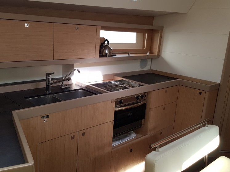 Oceanis 45 - Yacht Charter Sailica