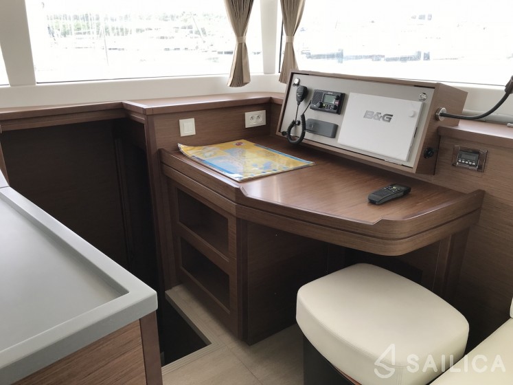 Lagoon 450  Flybridge - Yacht Charter Sailica
